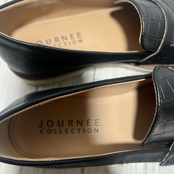 Journee Collection Loafer- size 9 black - Picture 3 of 9